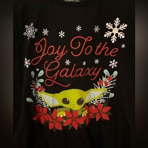 3/$20  Adorable NWOT Star Wars Holiday T shirt